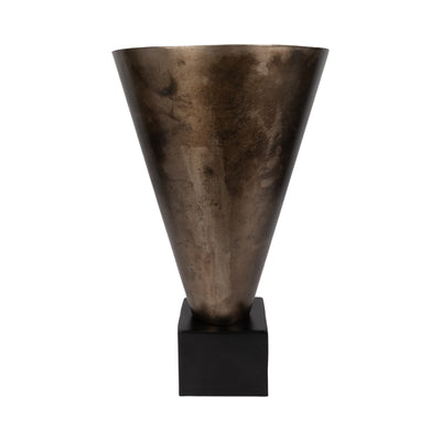 19 Cassendra Large Metal Vase, Gold