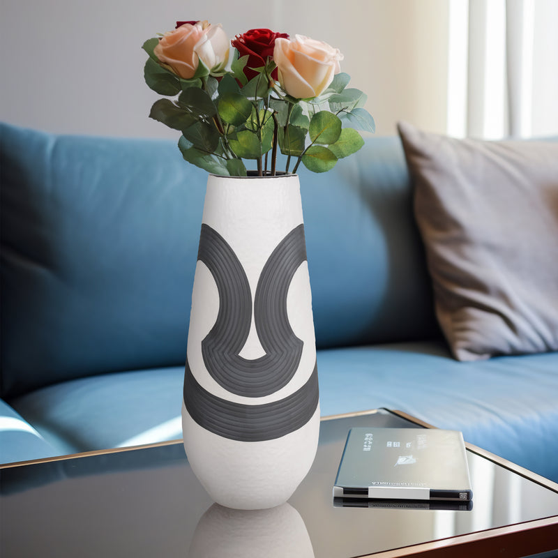 17 Noir Vase, Black/white