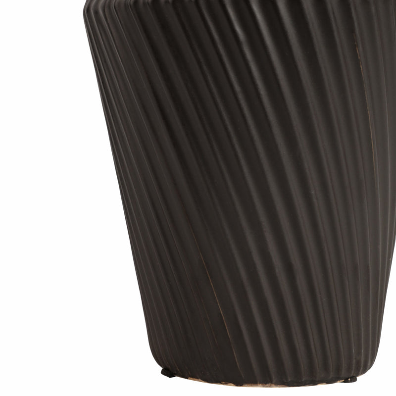 11 Modern Totem Vase, Black