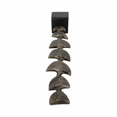 29 Hensly Small Metal Statuary, Black