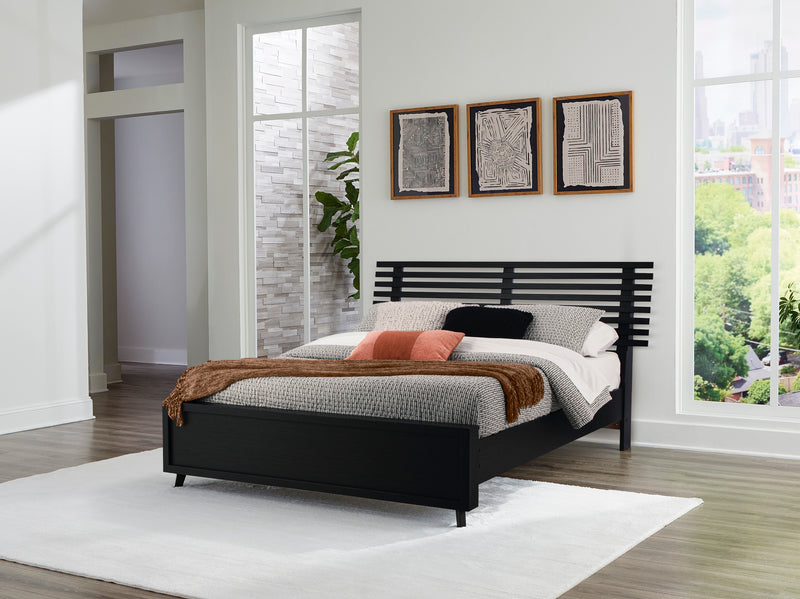 Danziar Queen Panel Bed