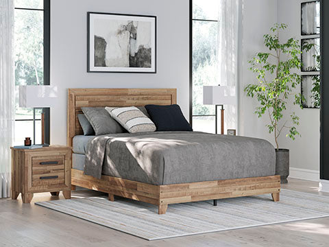 Finaria Queen Panel Bed