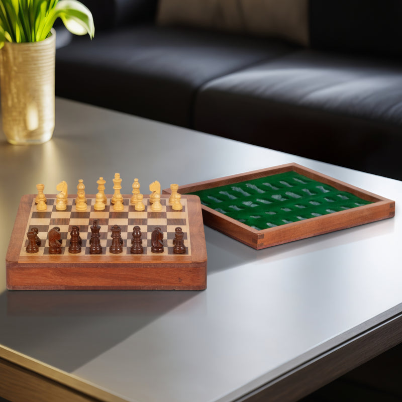 10 Acacia Wood Magnetic Chess Set, Natural