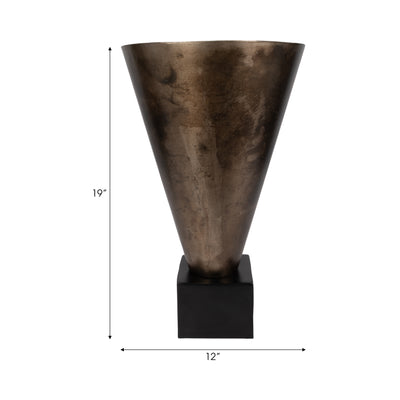 19 Cassendra Large Metal Vase, Gold